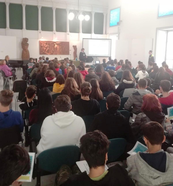 Gli studenti delle medie dell’Istituto Santa Marta a lezione di Protezione Civile